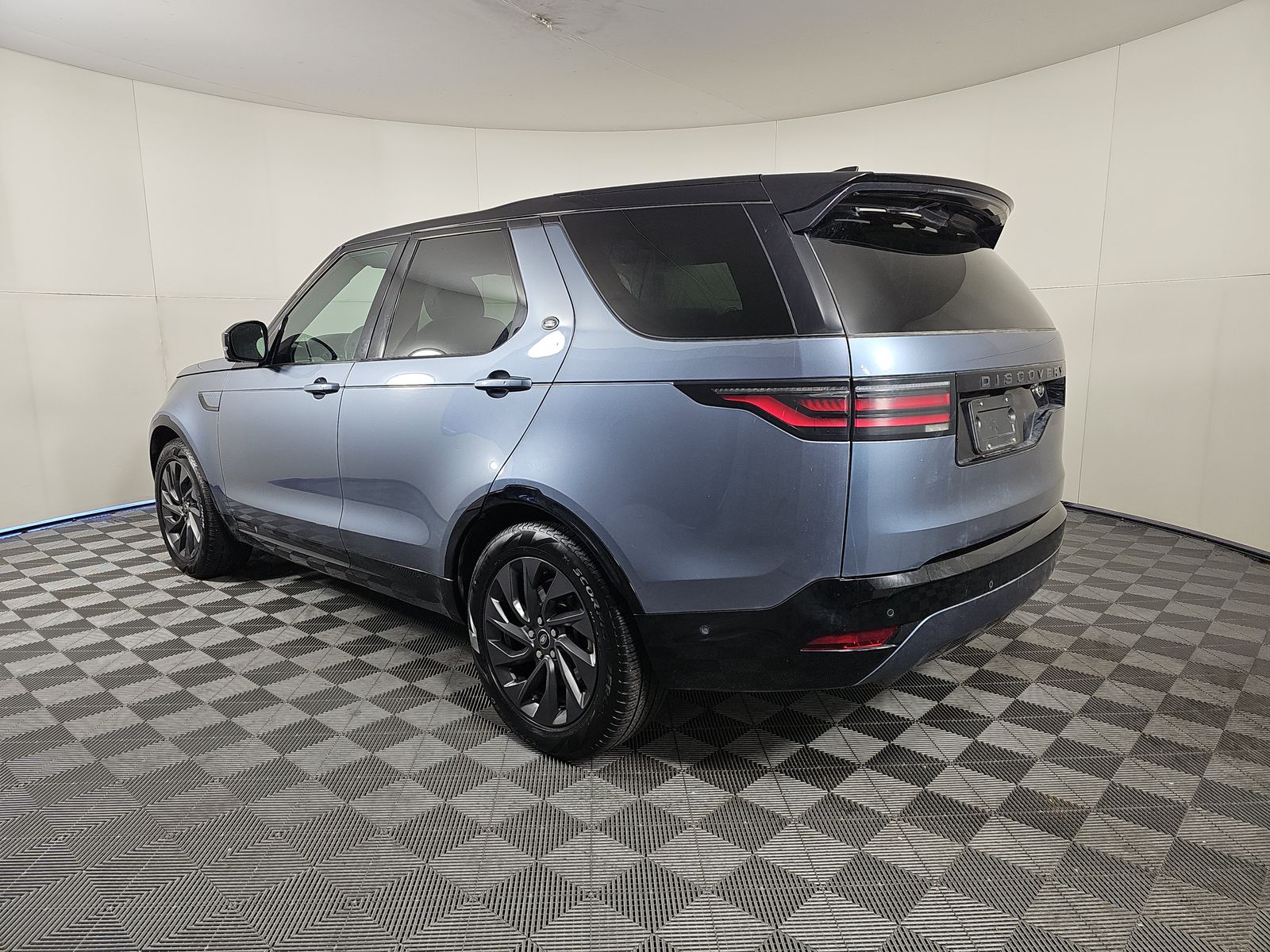2023 Land Rover Discovery R-Dynamic S AWD
