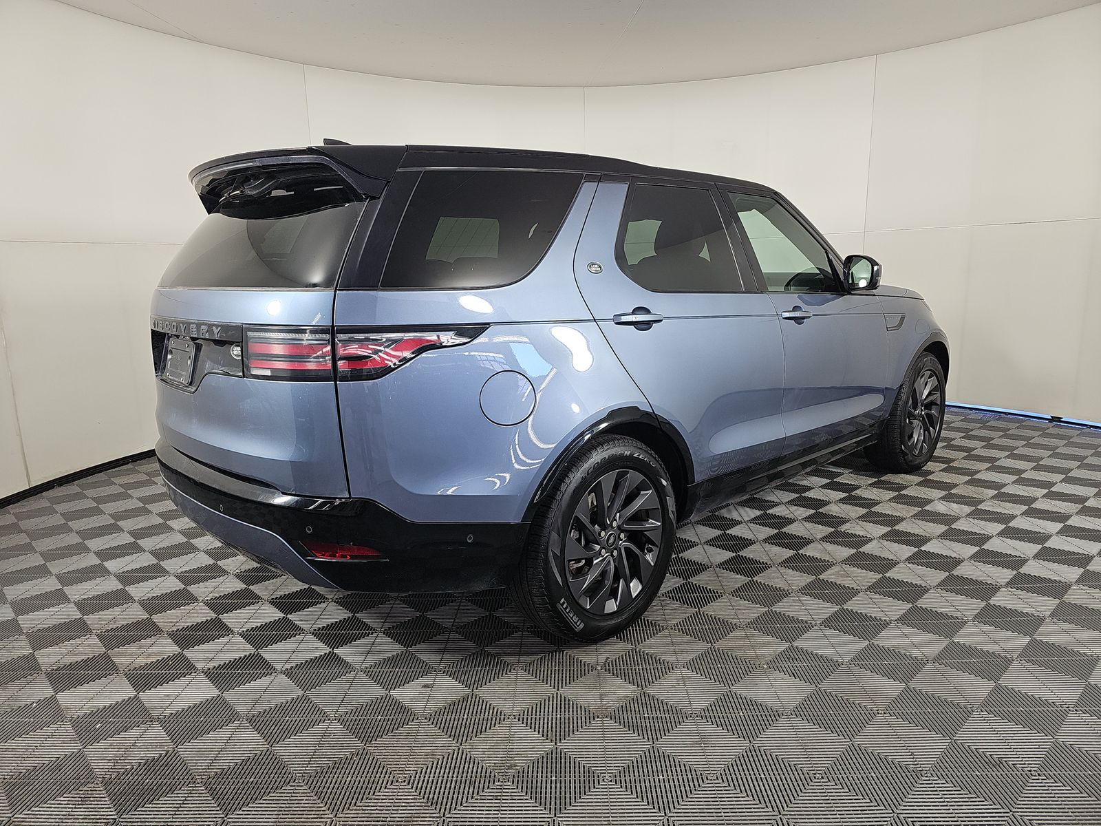 2023 Land Rover Discovery R-Dynamic S AWD