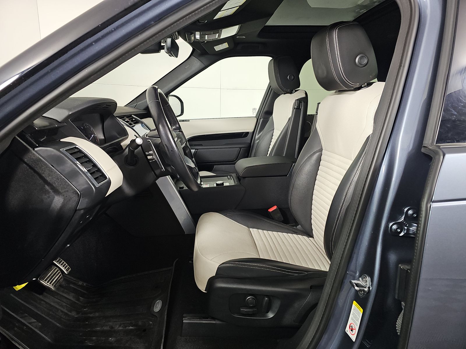 2023 Land Rover Discovery R-Dynamic S AWD