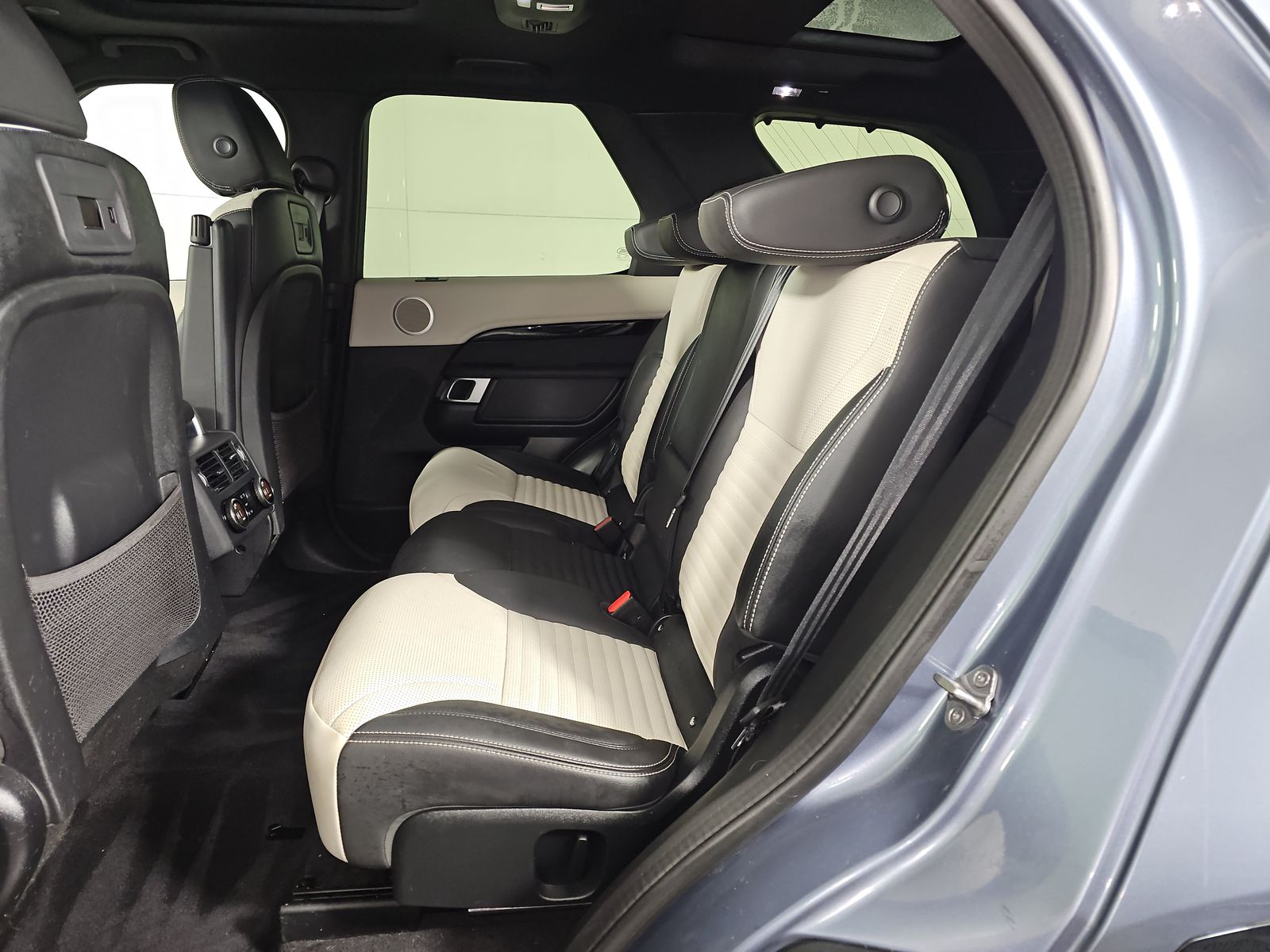 2023 Land Rover Discovery R-Dynamic S AWD