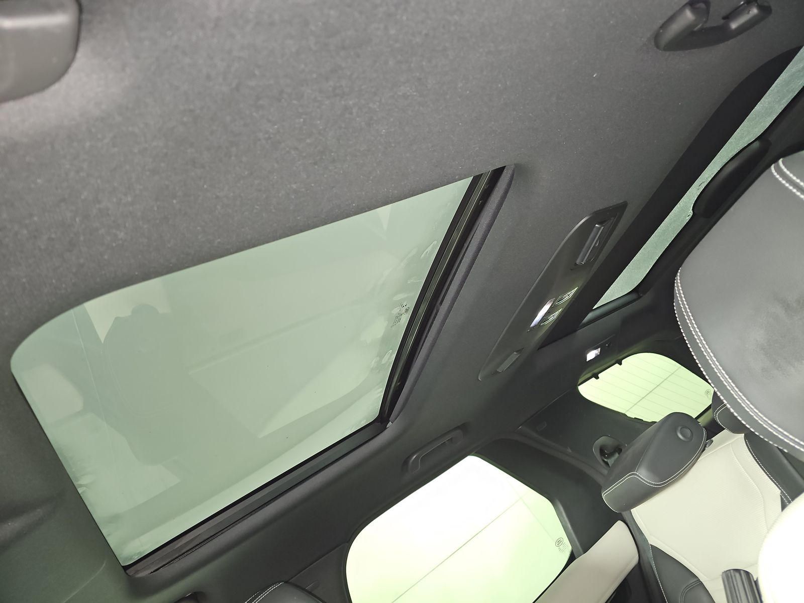 2023 Land Rover Discovery R-Dynamic S AWD