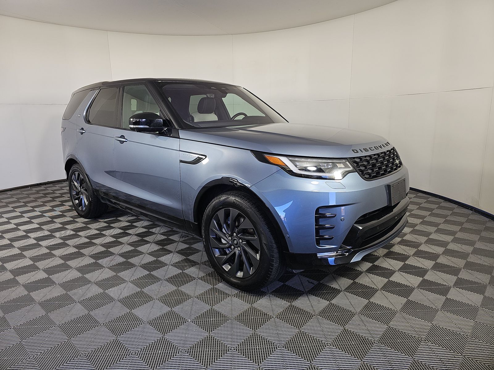 2023 Land Rover Discovery R-Dynamic S AWD