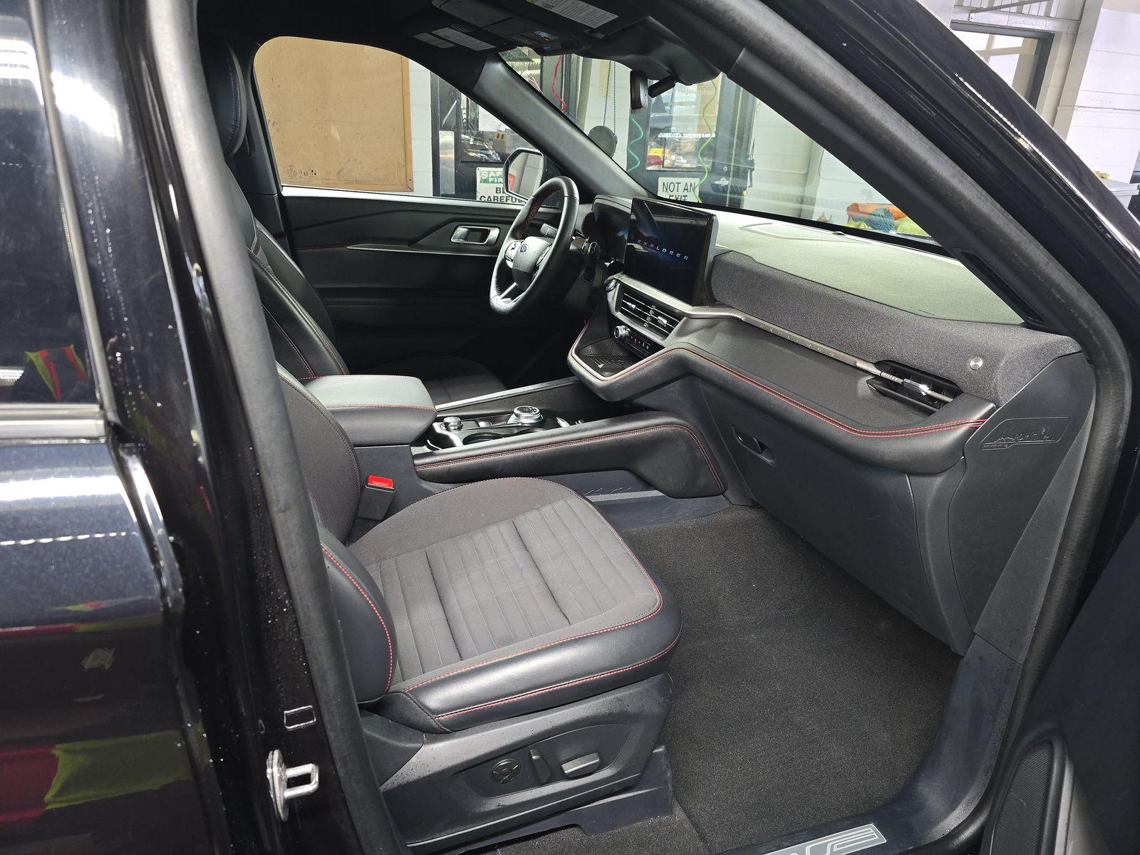 2025 Ford Explorer ST-Line AWD