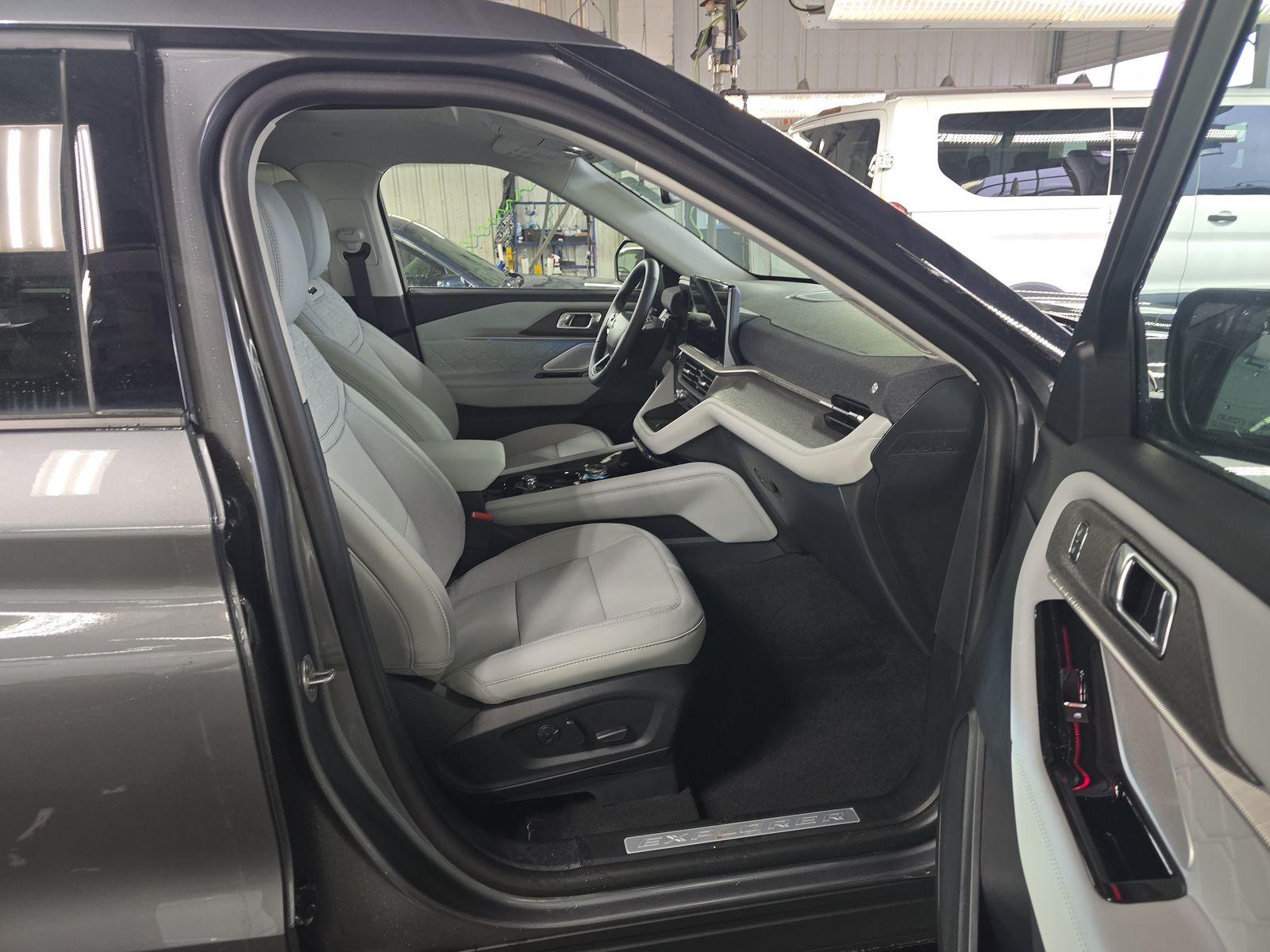 2025 Ford Explorer Platinum AWD