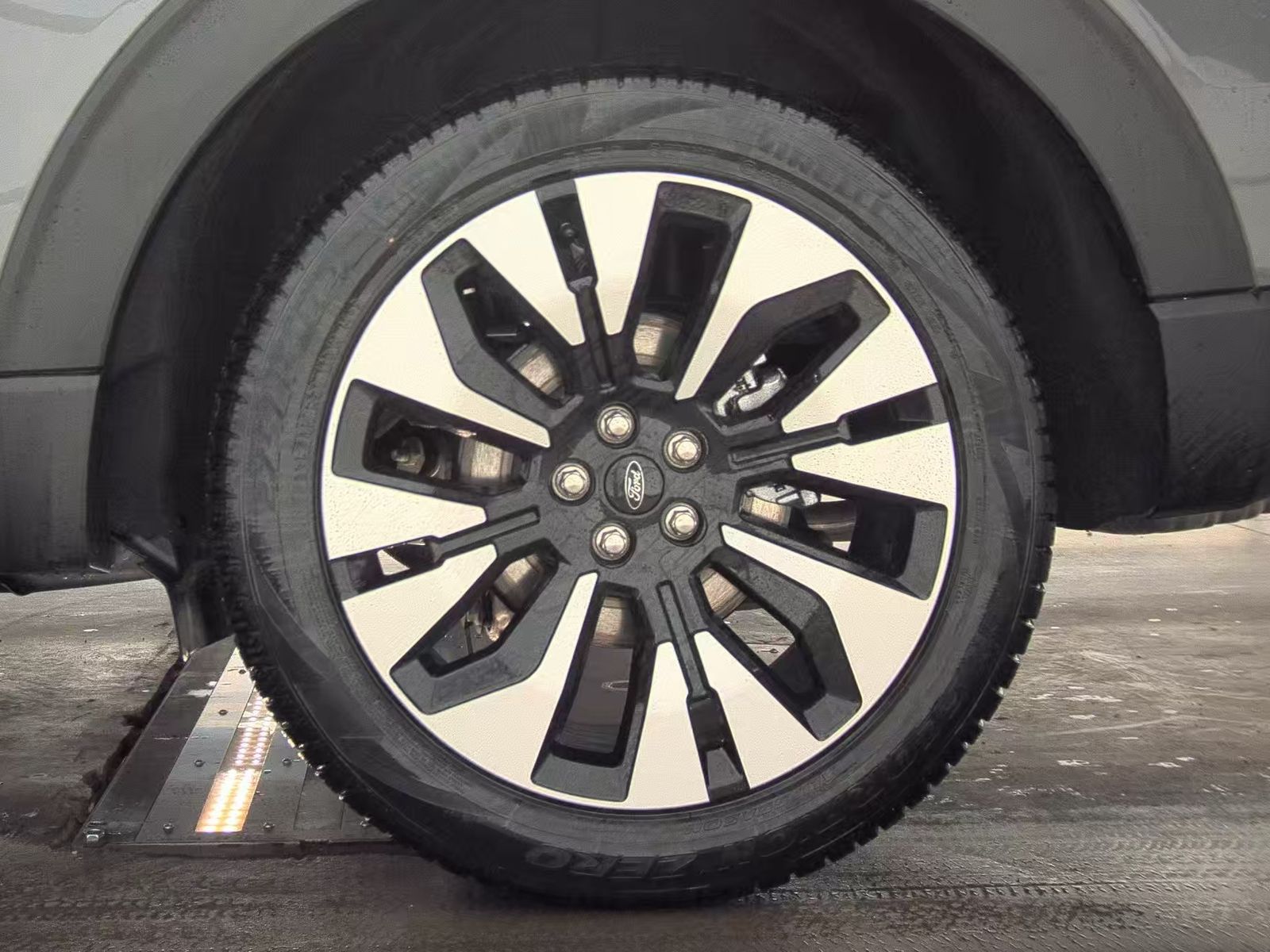 2025 Ford Explorer Platinum AWD