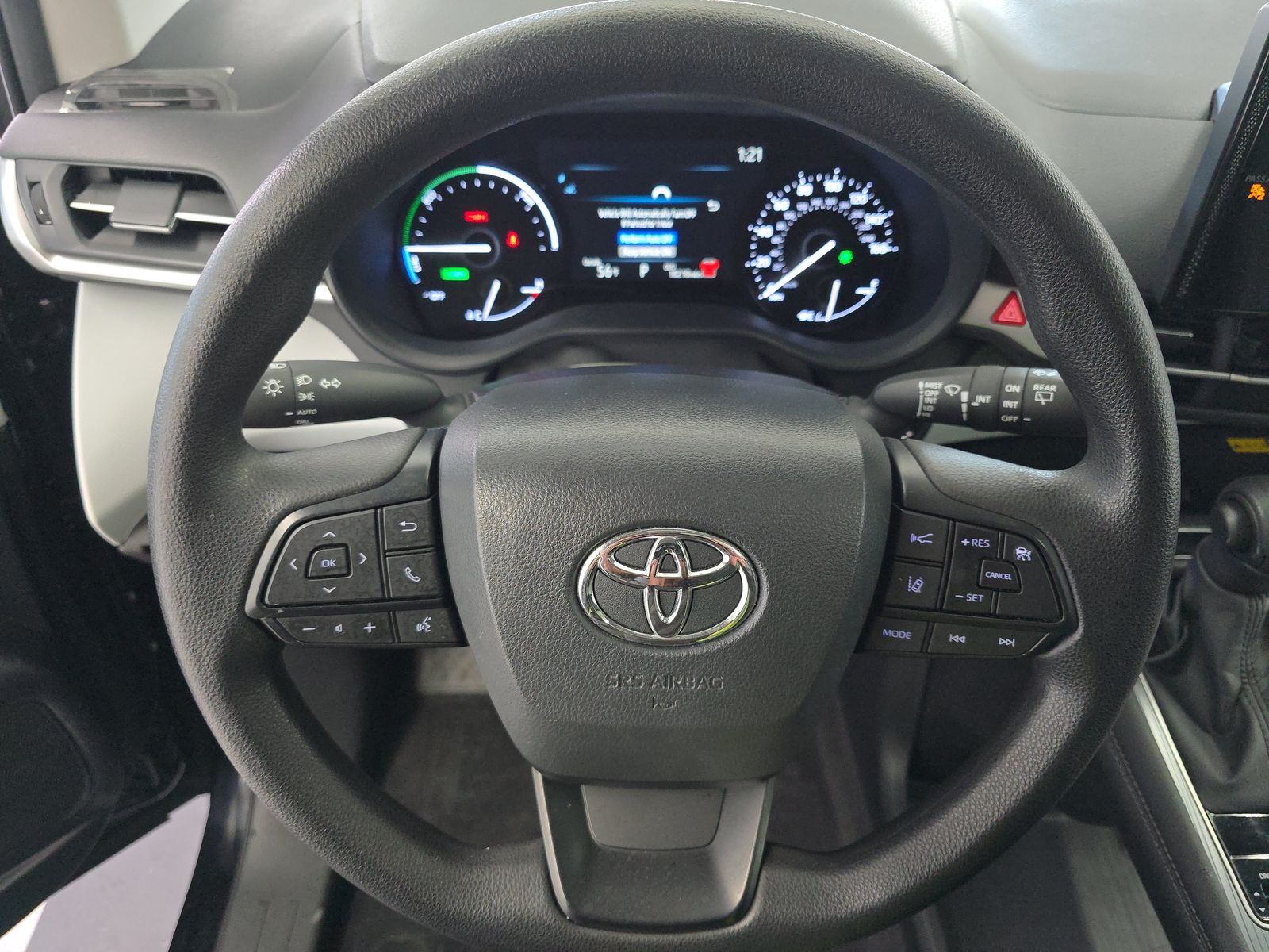 2025 Toyota Sienna LE FWD
