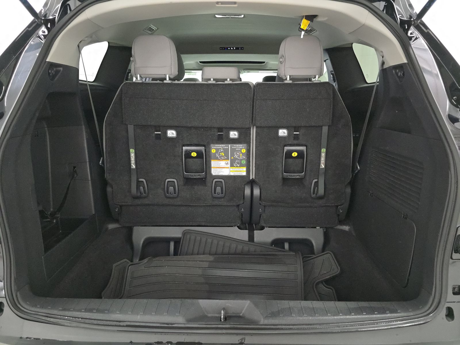 2025 Toyota Sienna LE FWD