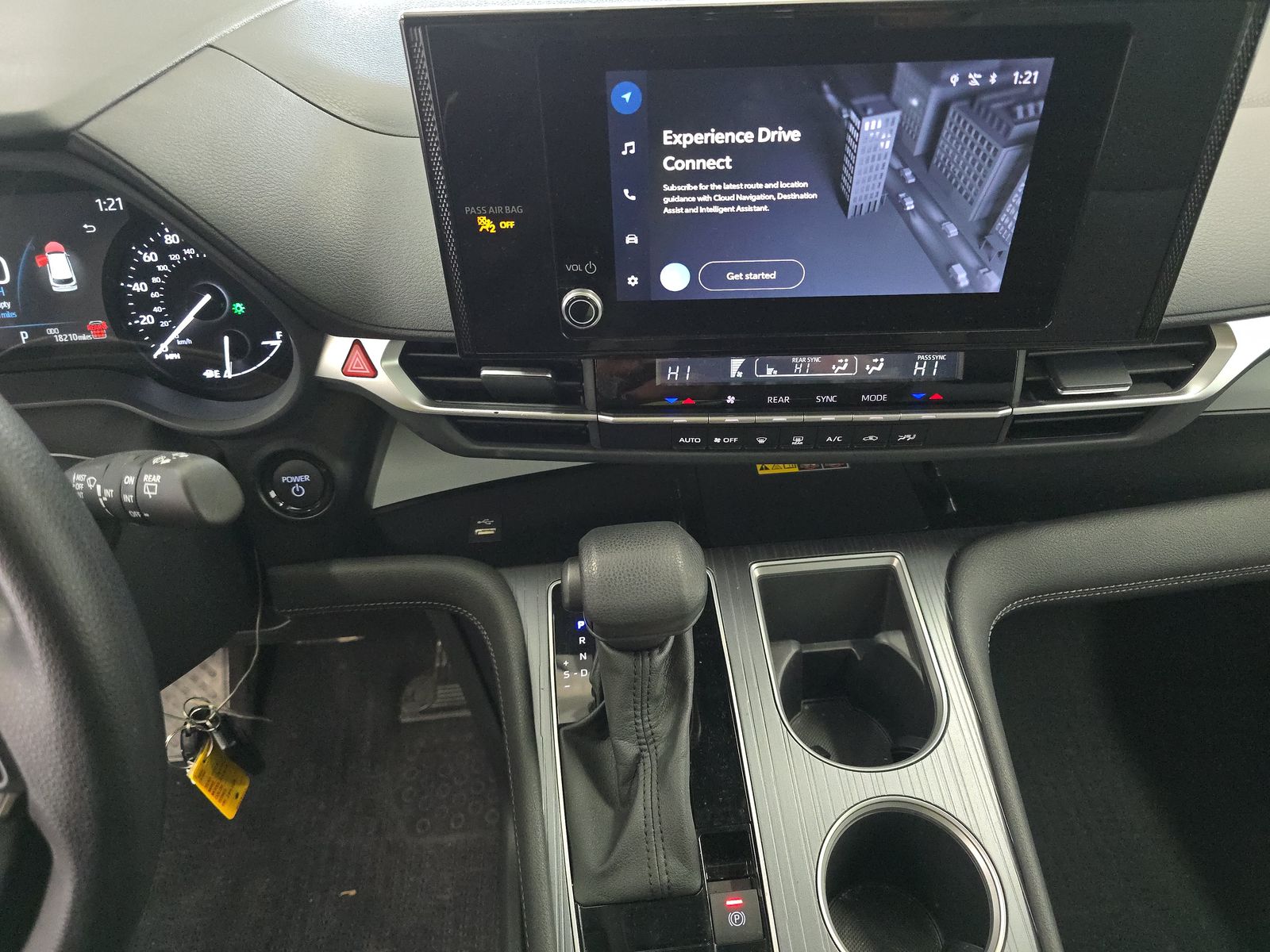 2025 Toyota Sienna LE FWD