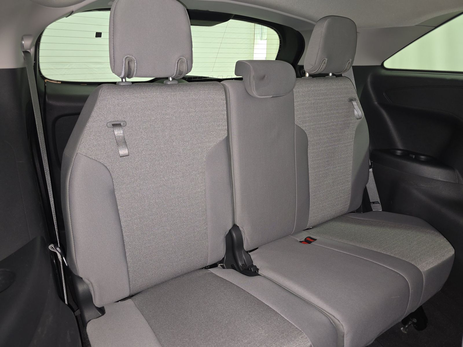 2025 Toyota Sienna LE FWD