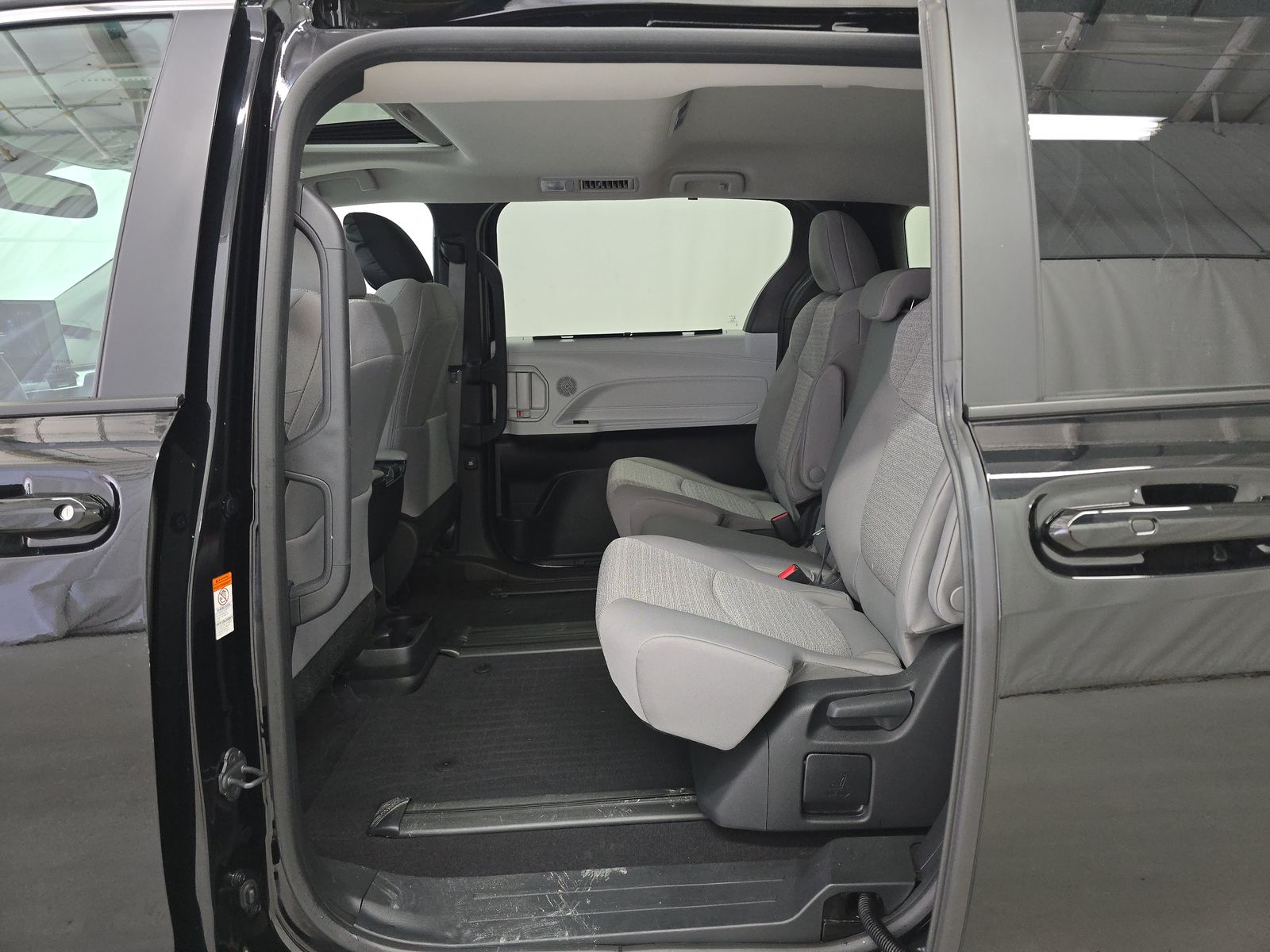 2025 Toyota Sienna LE FWD