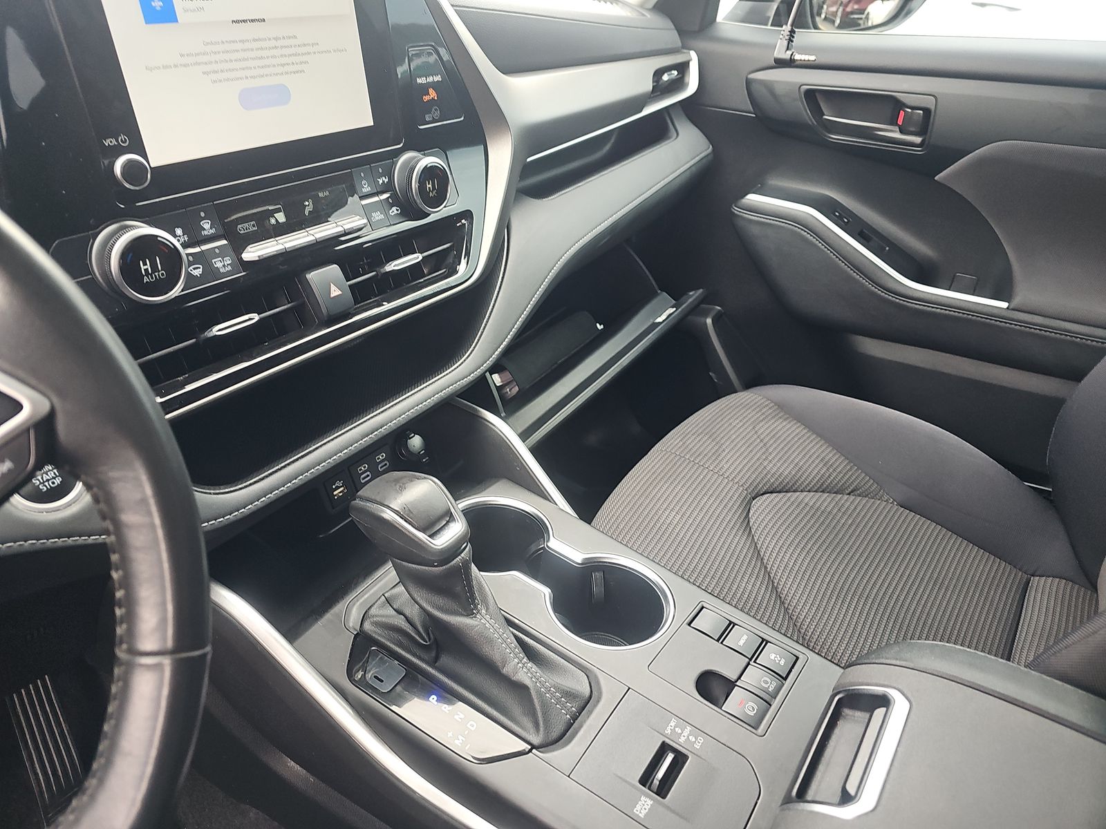 2024 Toyota Highlander LE FWD