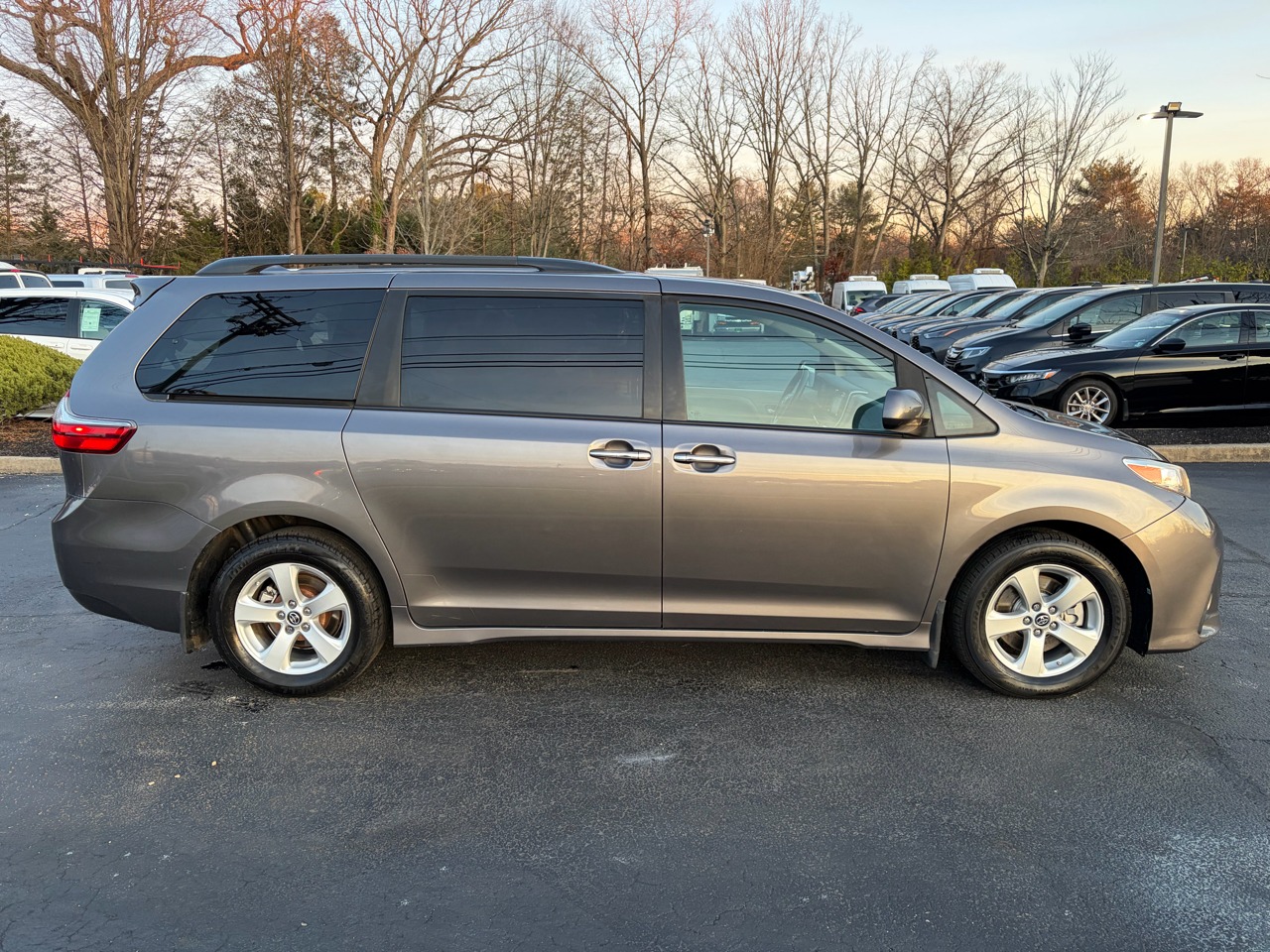 2020 Toyota Sienna LE FWD