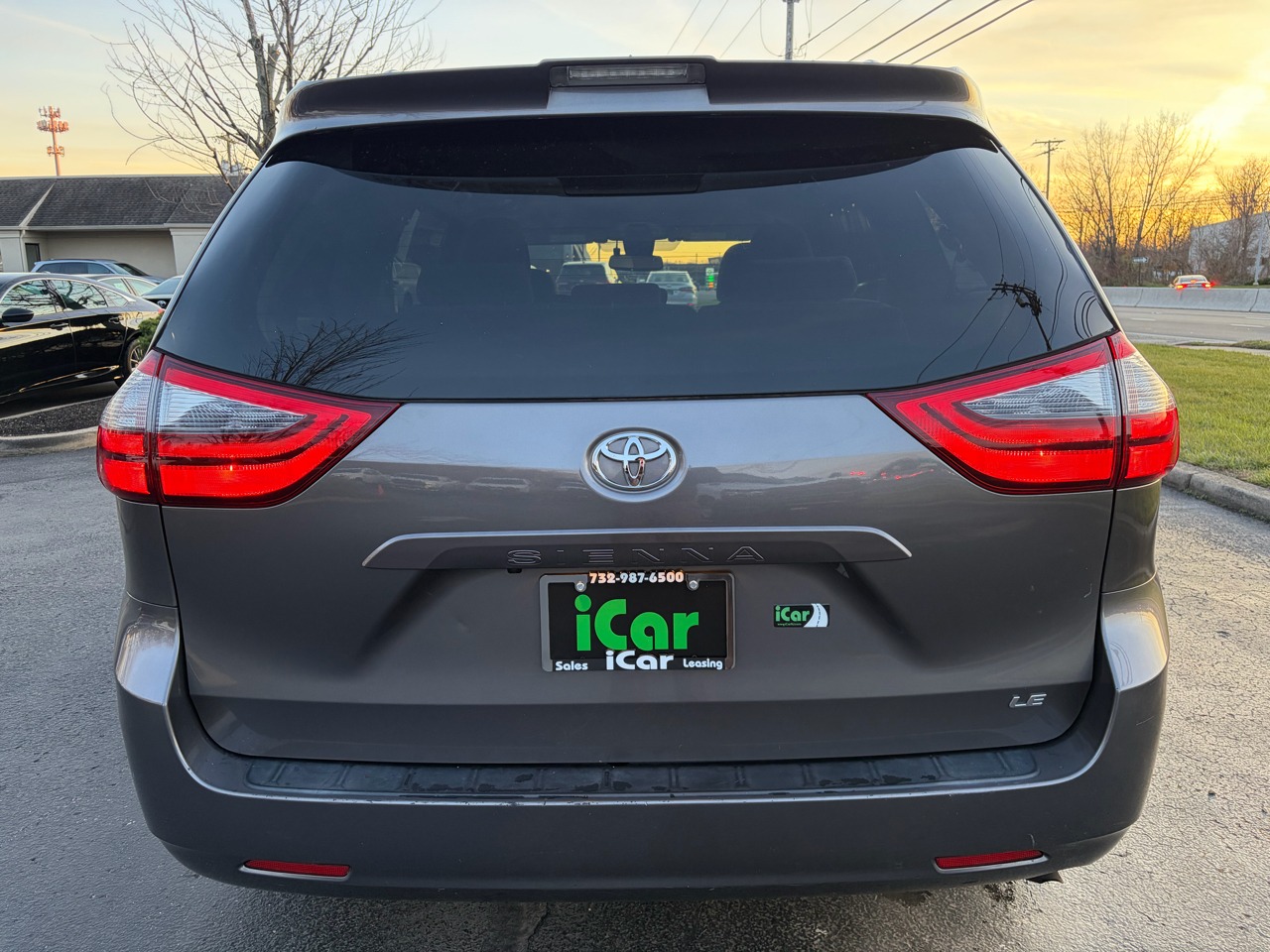 2020 Toyota Sienna LE FWD