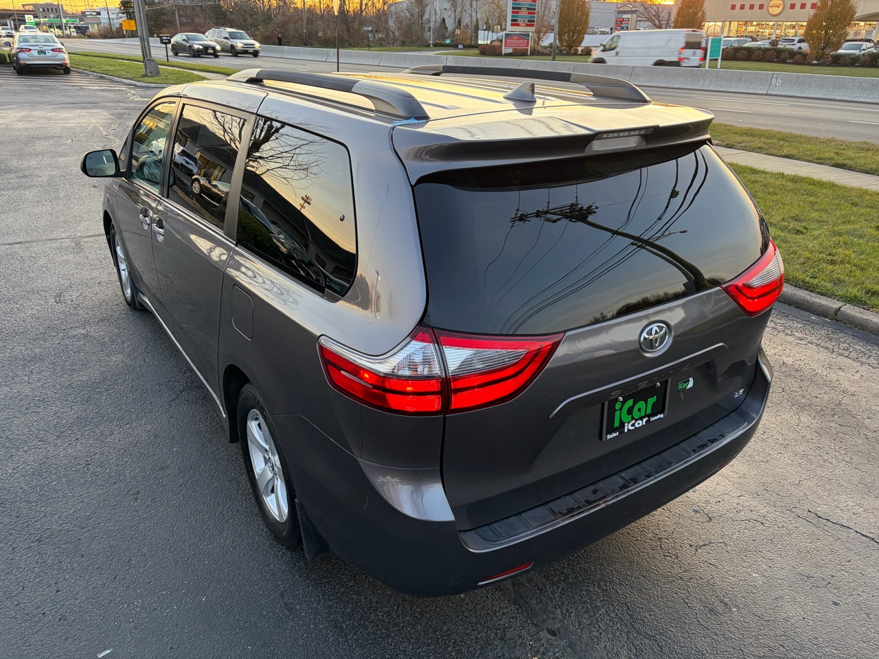 2020 Toyota Sienna LE FWD