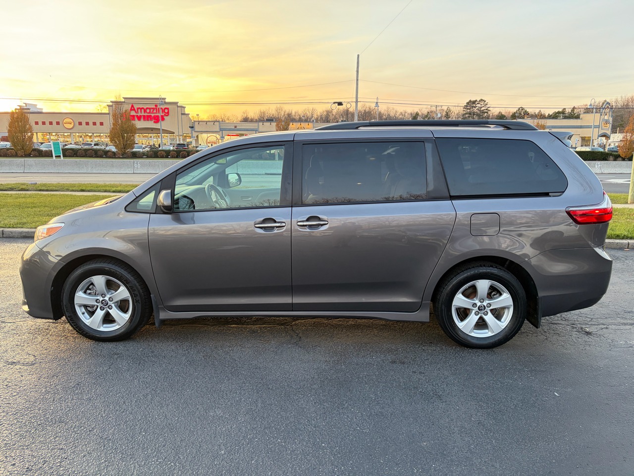 2020 Toyota Sienna LE FWD