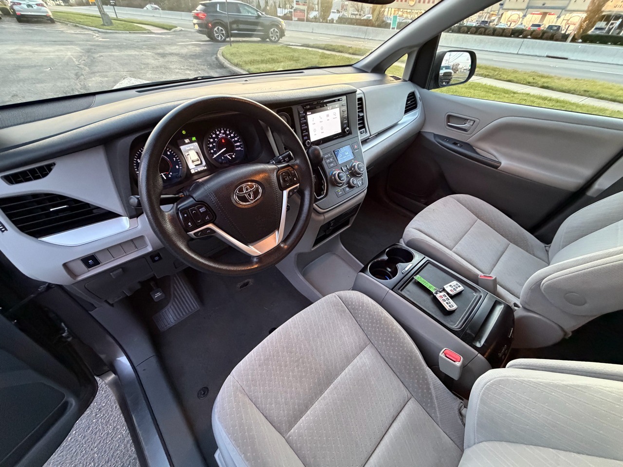 2020 Toyota Sienna LE FWD