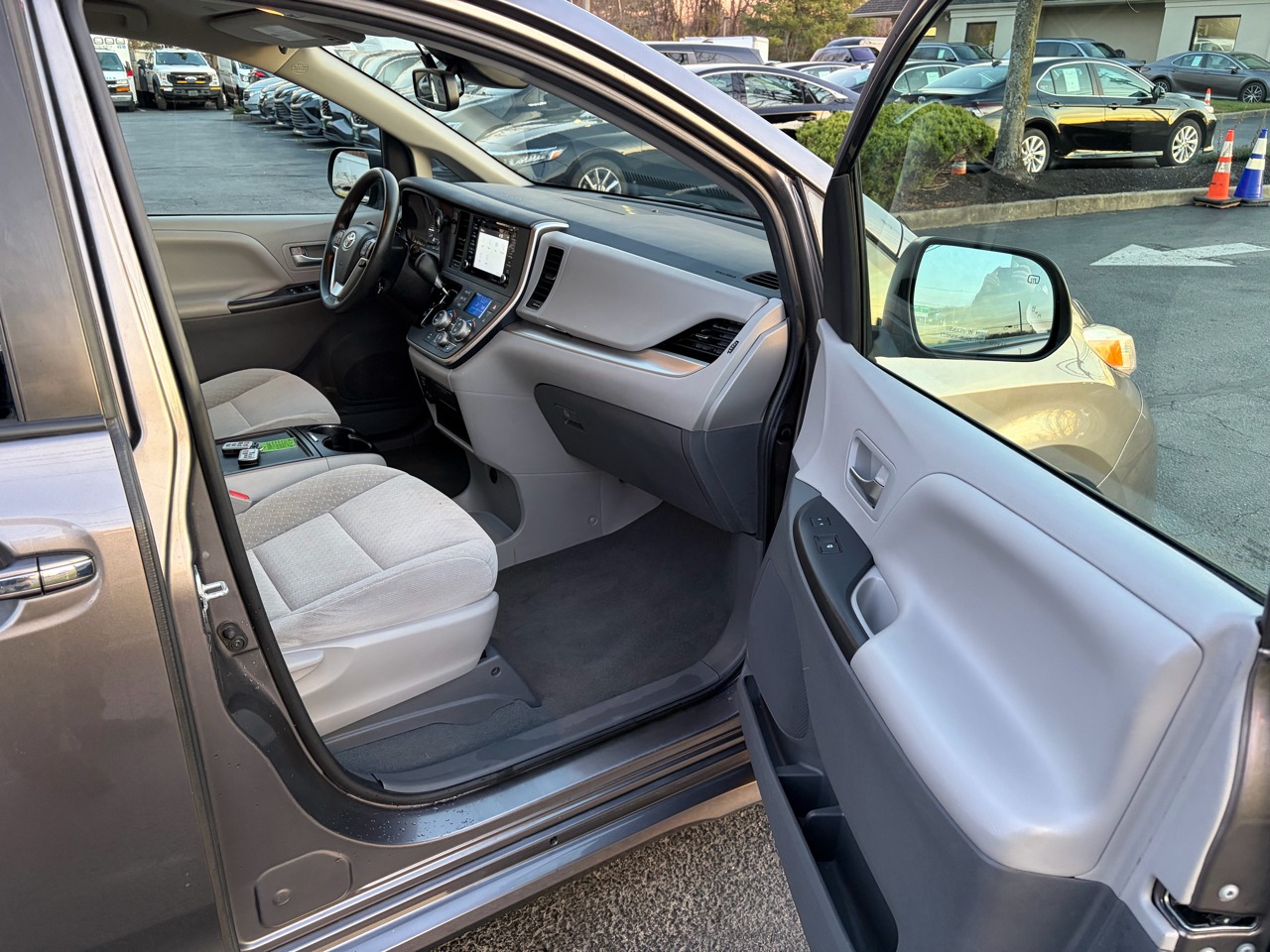 2020 Toyota Sienna LE FWD