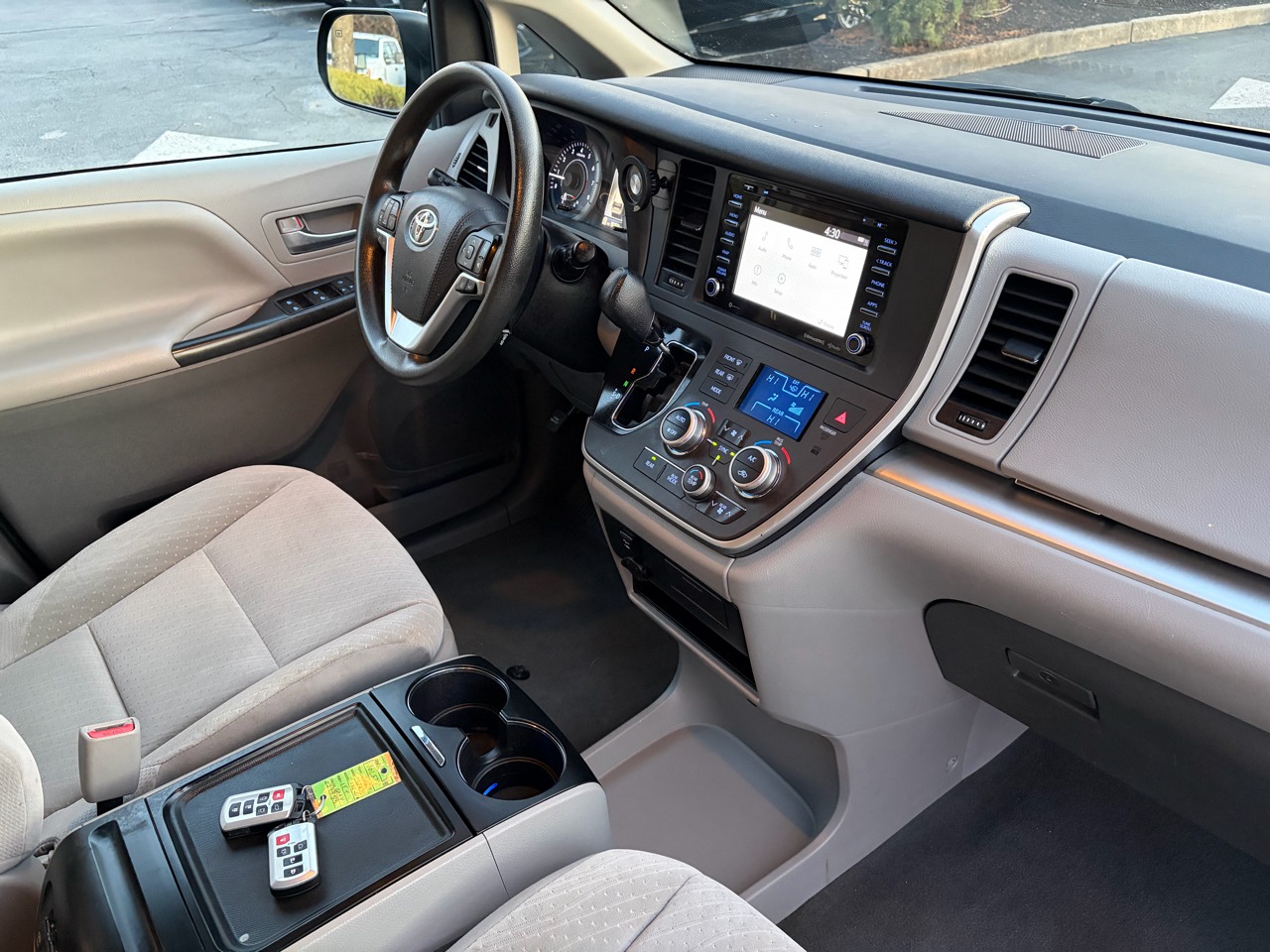 2020 Toyota Sienna LE FWD