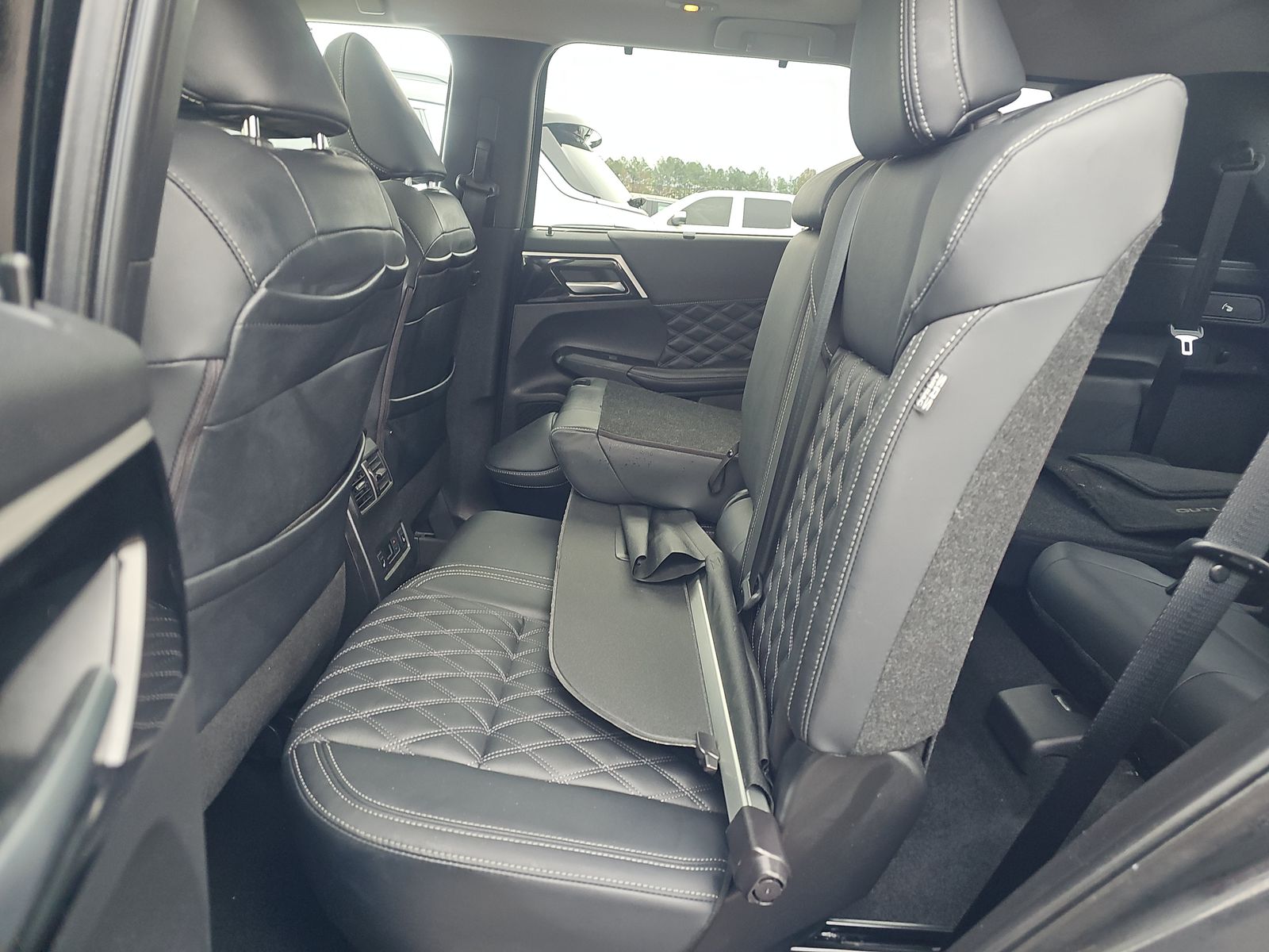 2024 Mitsubishi Outlander SEL FWD