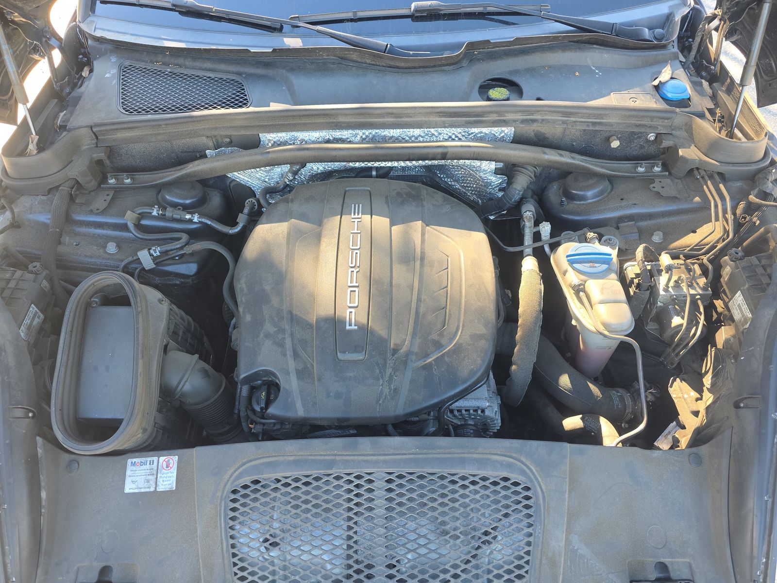 2018 Porsche Macan Base AWD