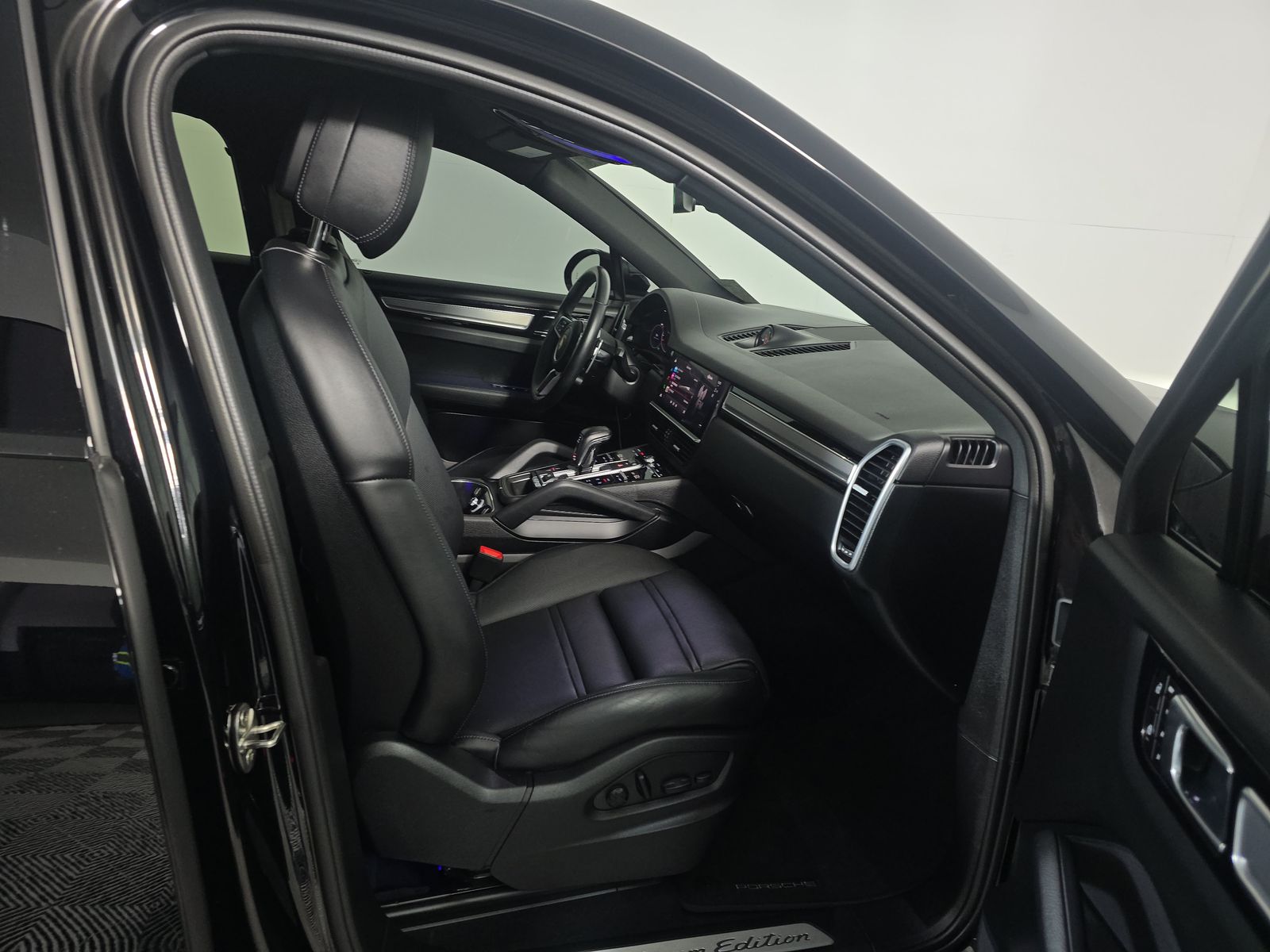 2022 Porsche Cayenne S Platinum Edition AWD