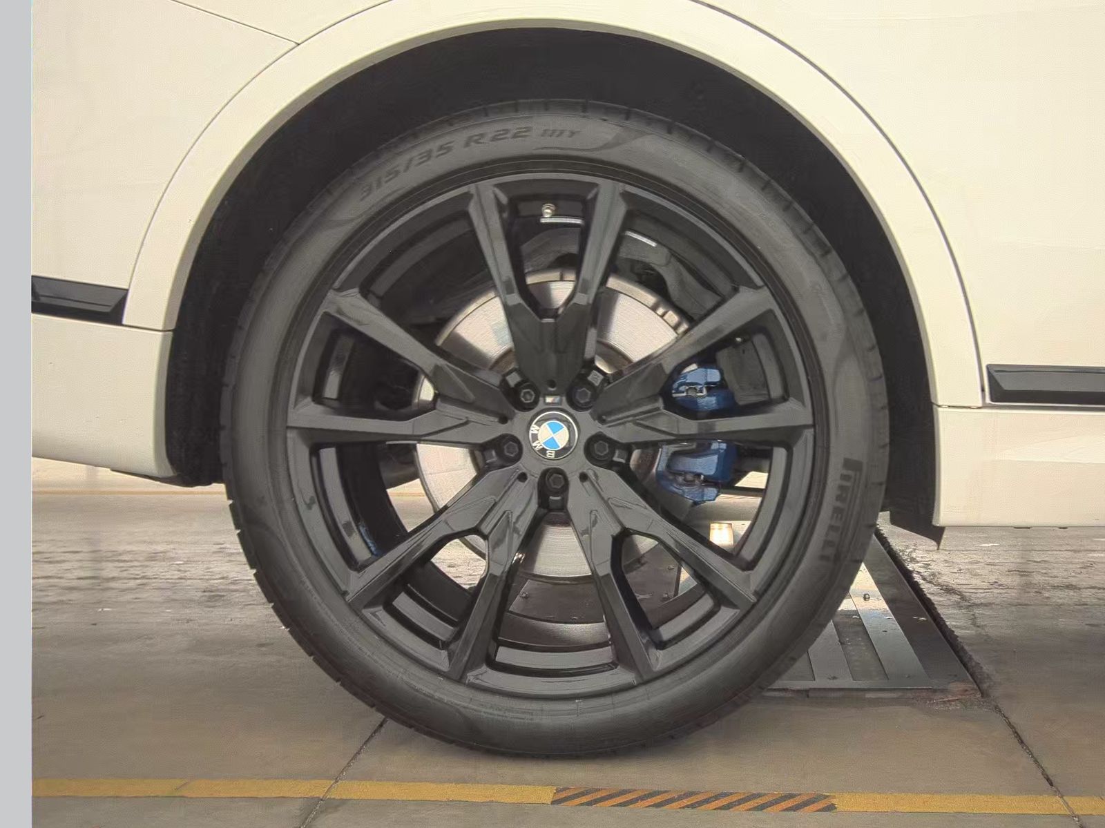 2023 BMW X7 xDrive40i AWD