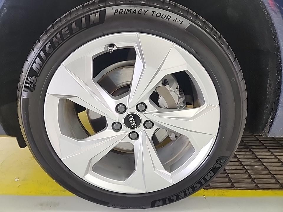 2022 Audi Q5 S line Prestige AWD