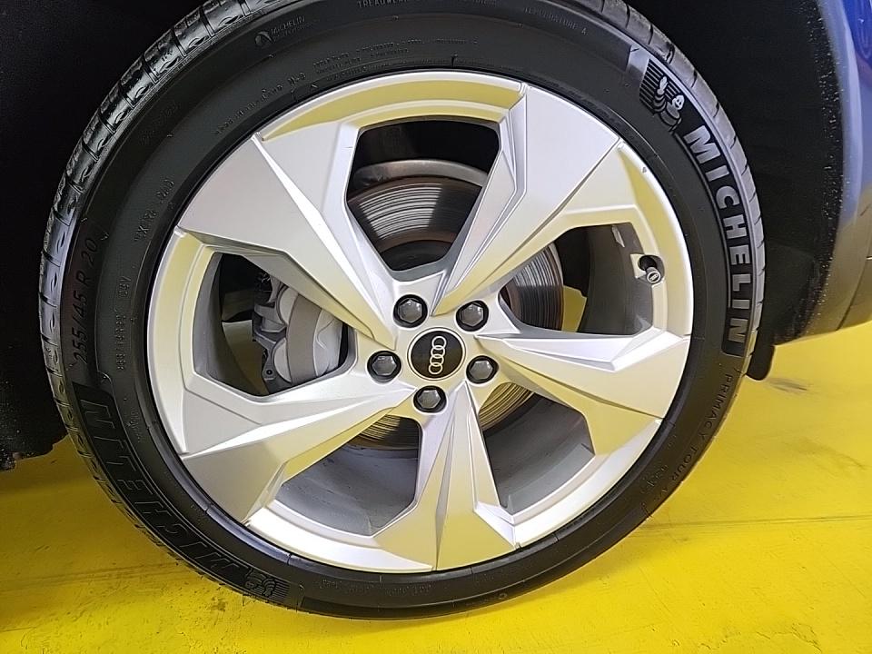 2022 Audi Q5 S line Prestige AWD