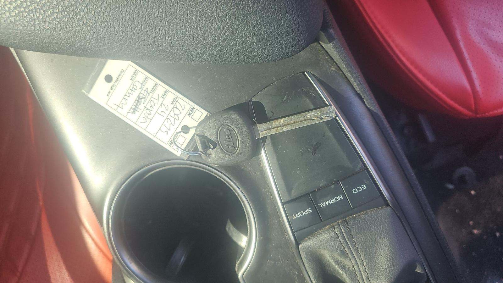 2024 Toyota Camry SE FWD