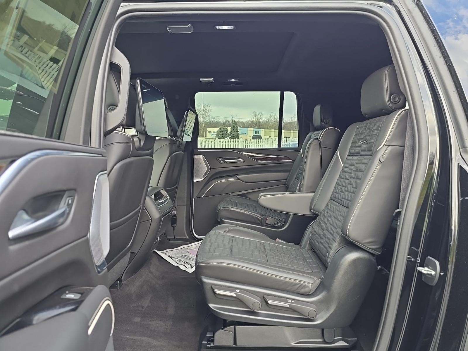 2023 Cadillac Escalade ESV Sport Platinum AWD