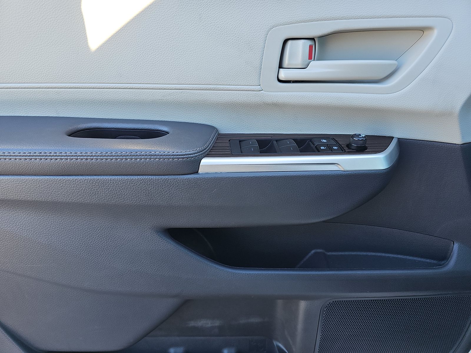 2024 Toyota Sienna LE AWD