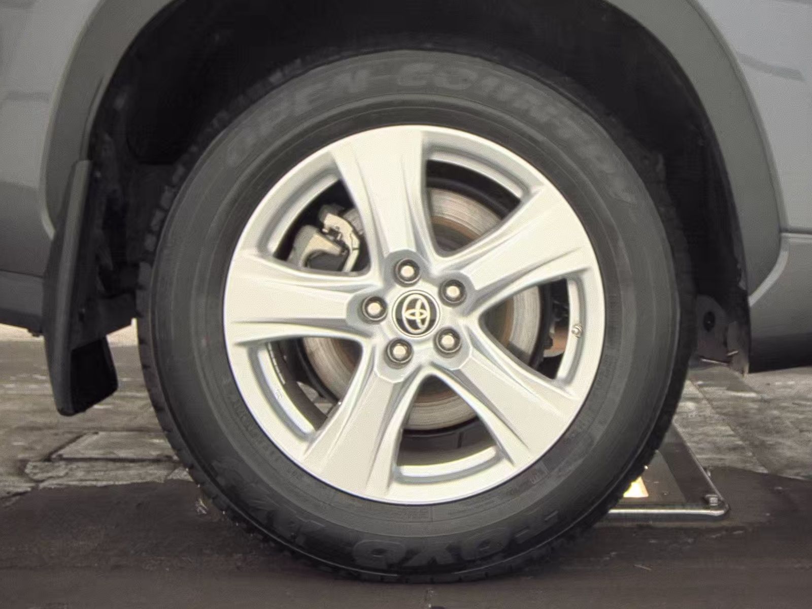 2024 Toyota Highlander LE AWD