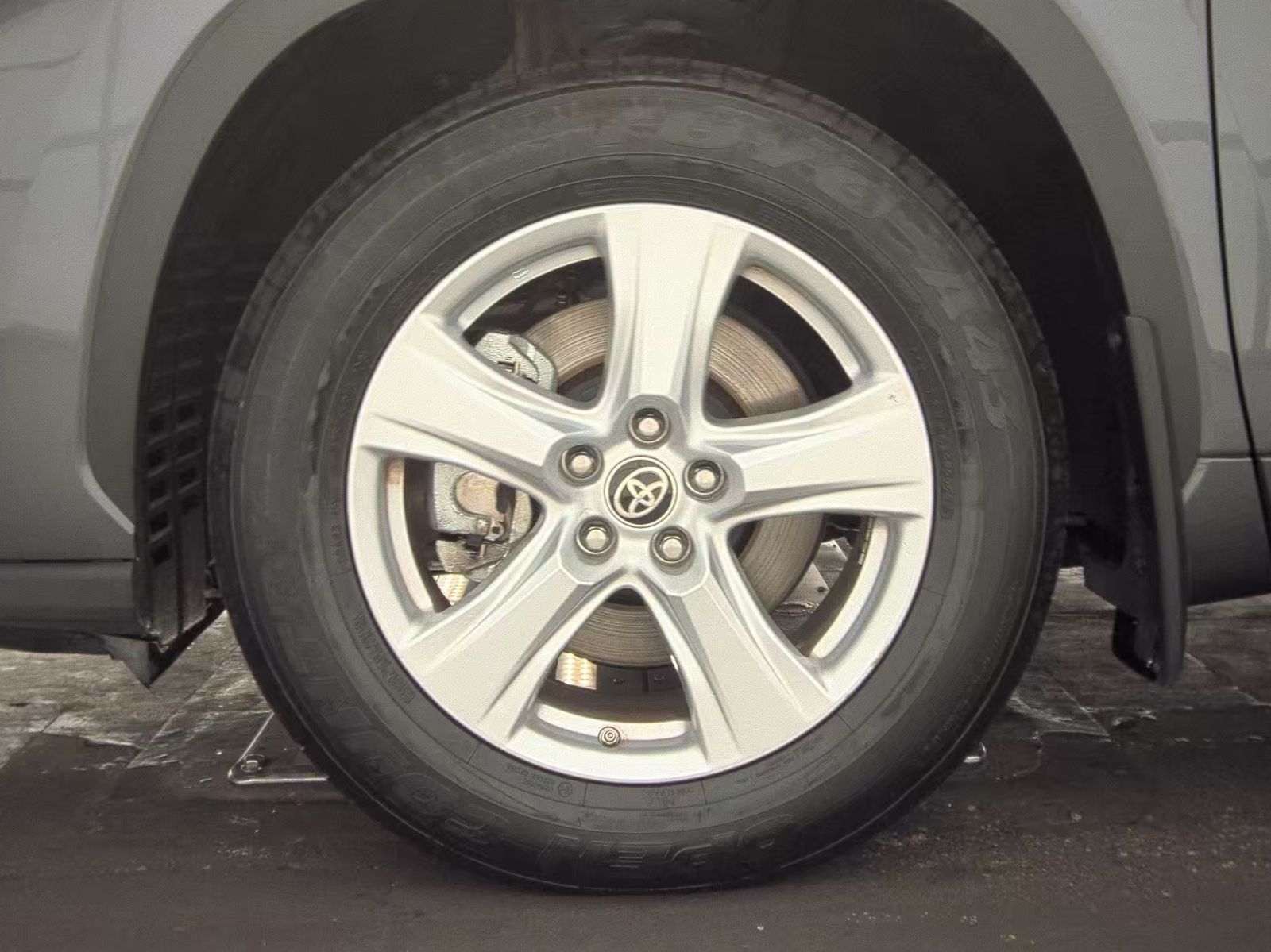 2024 Toyota Highlander LE AWD