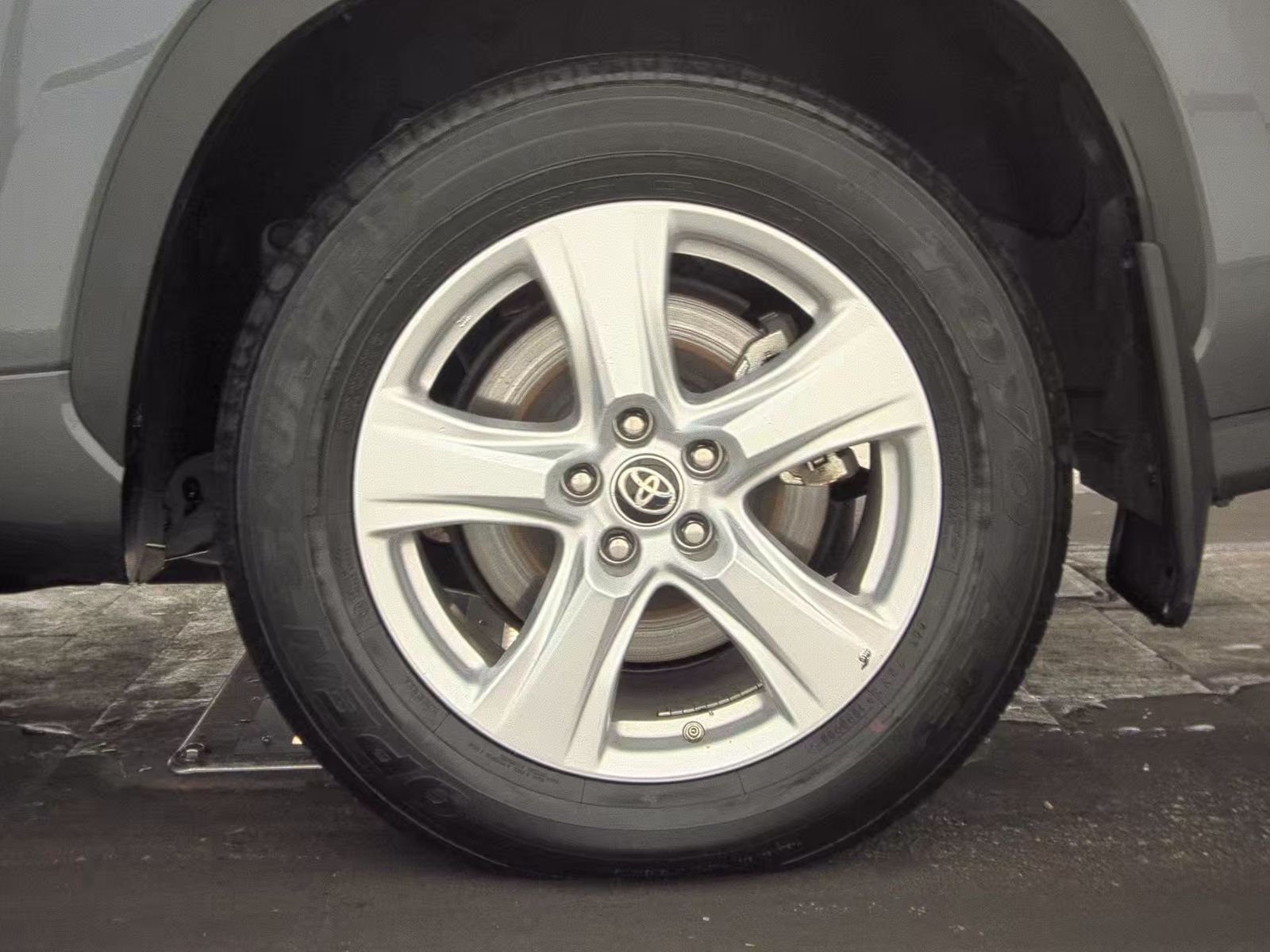 2024 Toyota Highlander LE AWD