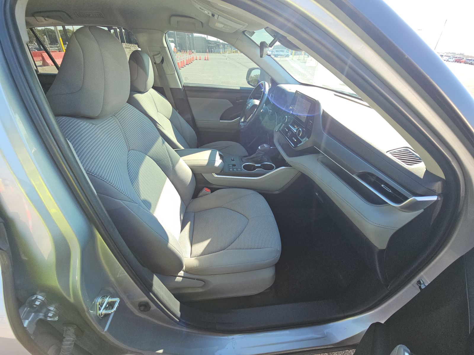 2023 Toyota Highlander LE FWD