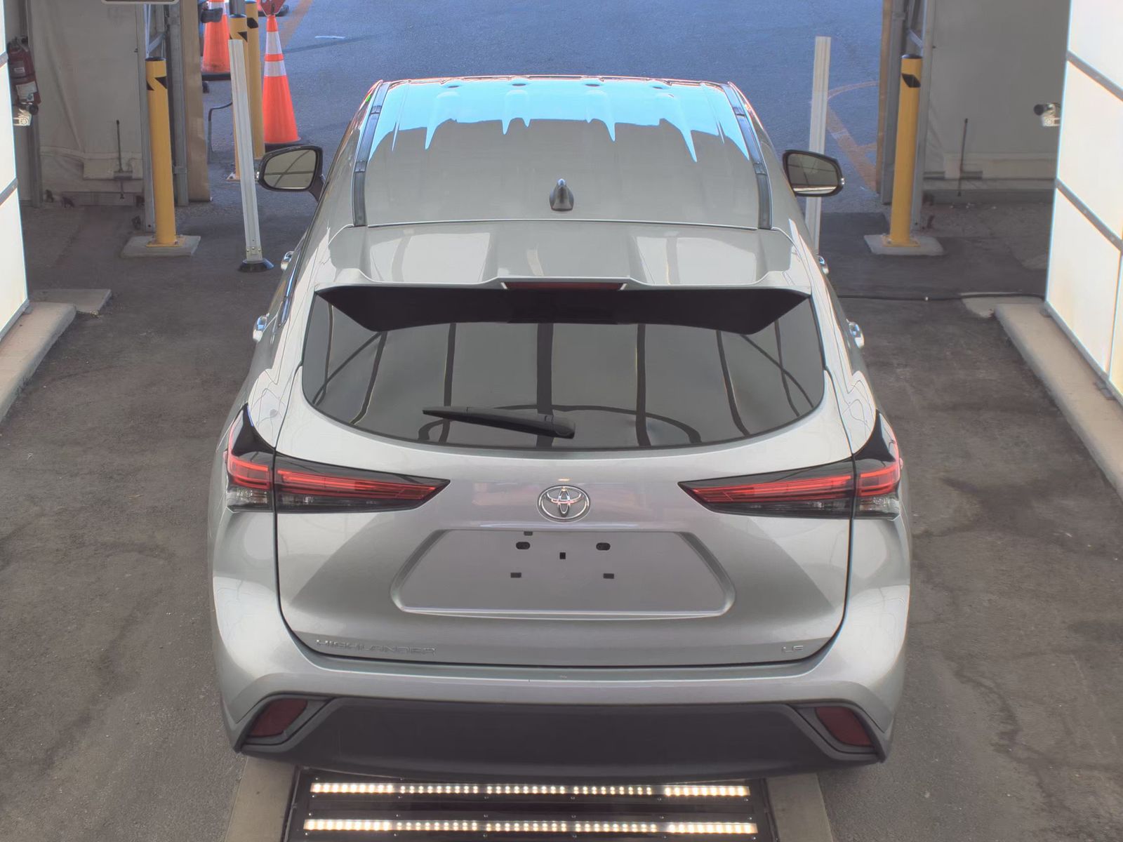 2023 Toyota Highlander LE FWD