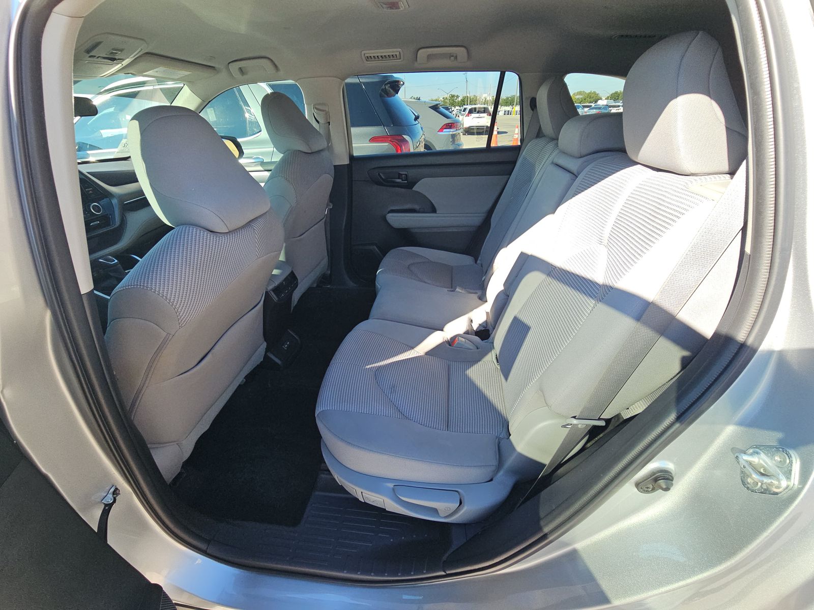 2023 Toyota Highlander LE FWD