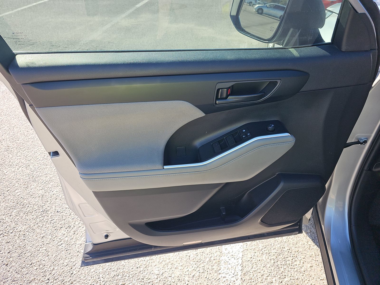 2023 Toyota Highlander LE FWD