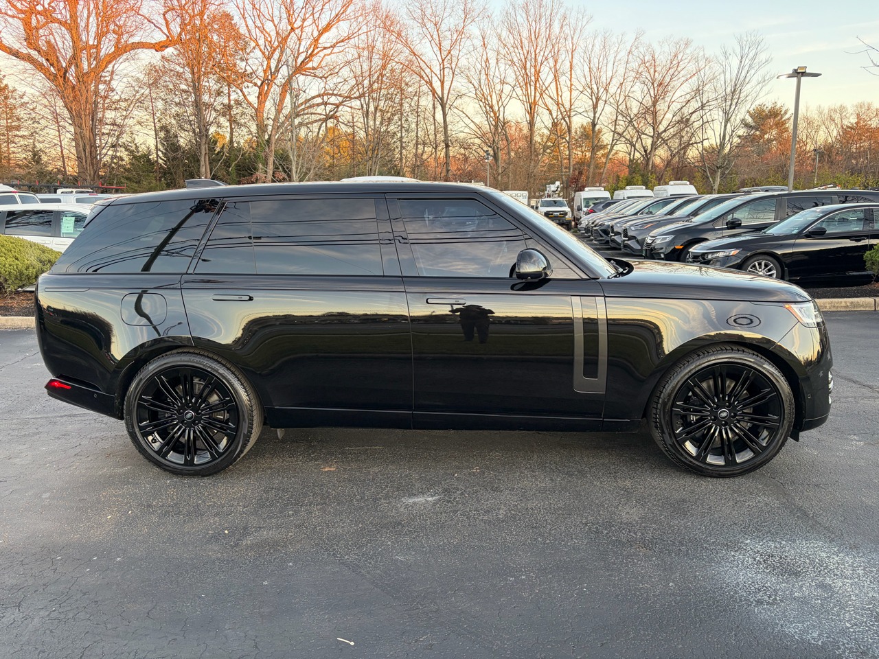 2023 Land Rover Range Rover SE LWB AWD