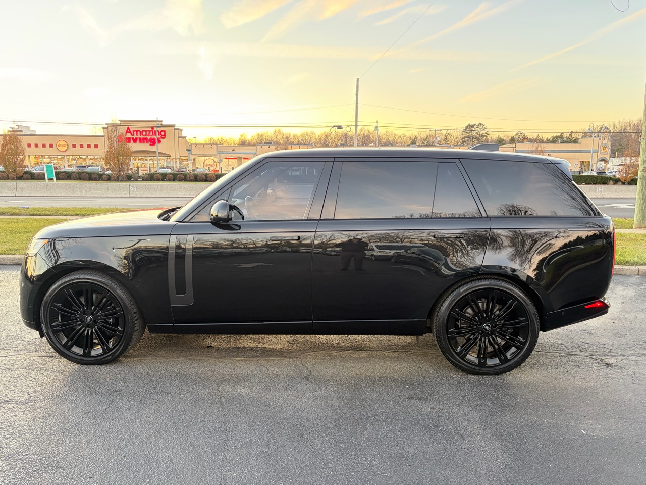 2023 Land Rover Range Rover SE LWB AWD