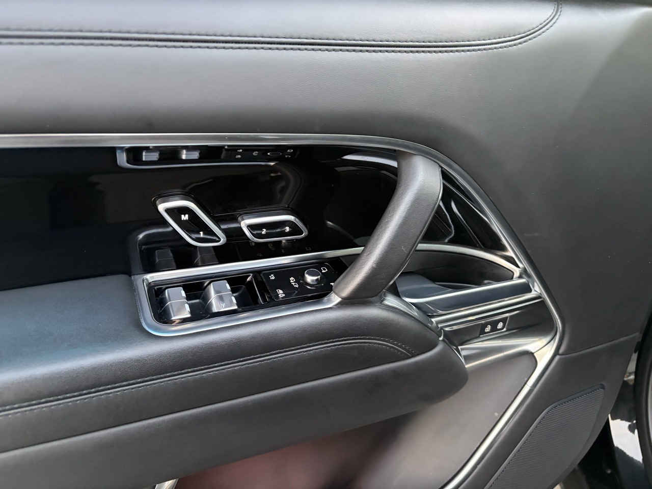 2023 Land Rover Range Rover SE LWB AWD