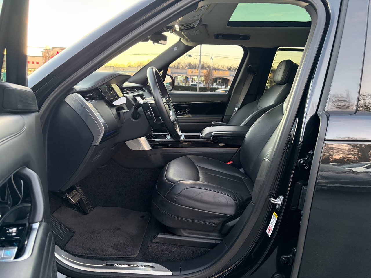 2023 Land Rover Range Rover SE LWB AWD