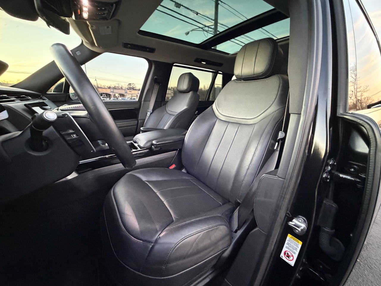 2023 Land Rover Range Rover SE LWB AWD