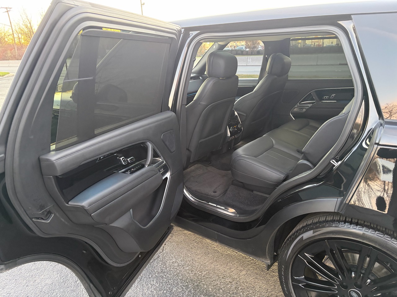 2023 Land Rover Range Rover SE LWB AWD