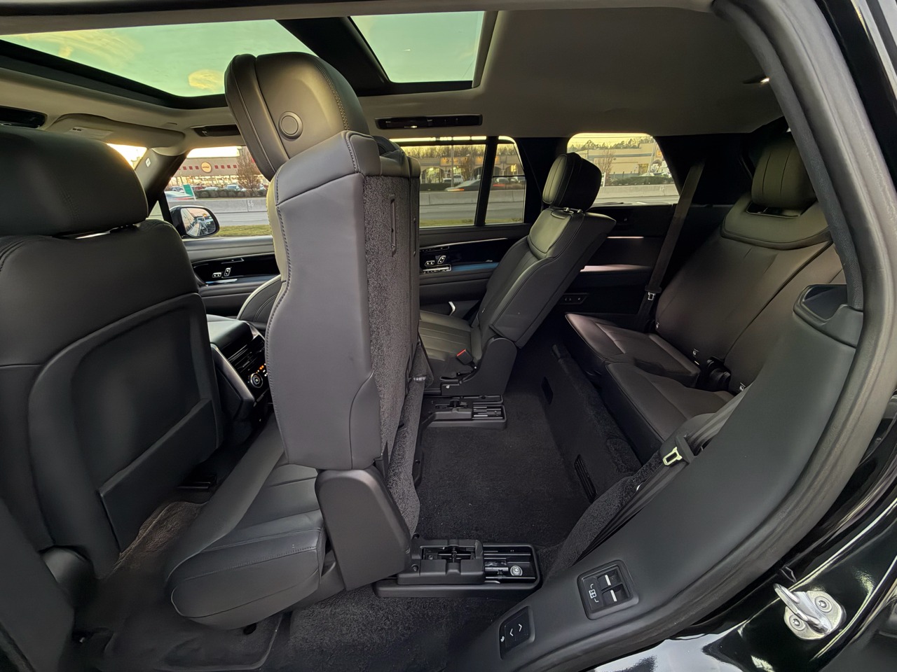 2023 Land Rover Range Rover SE LWB AWD