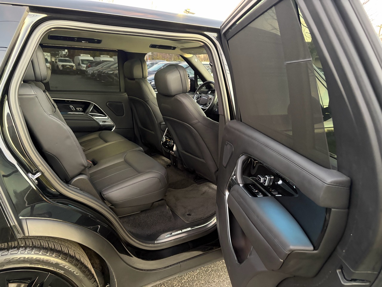 2023 Land Rover Range Rover SE LWB AWD