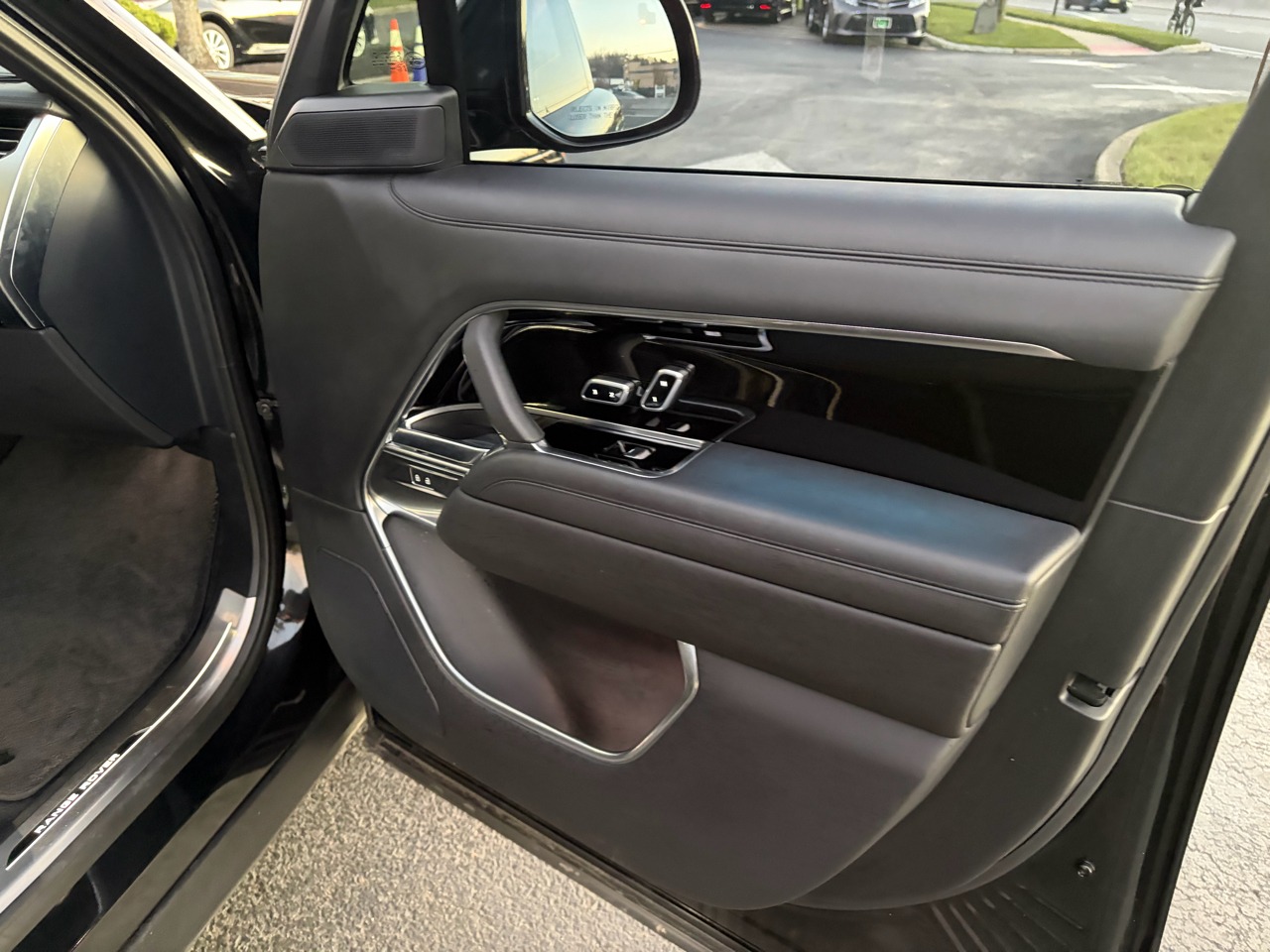 2023 Land Rover Range Rover SE LWB AWD