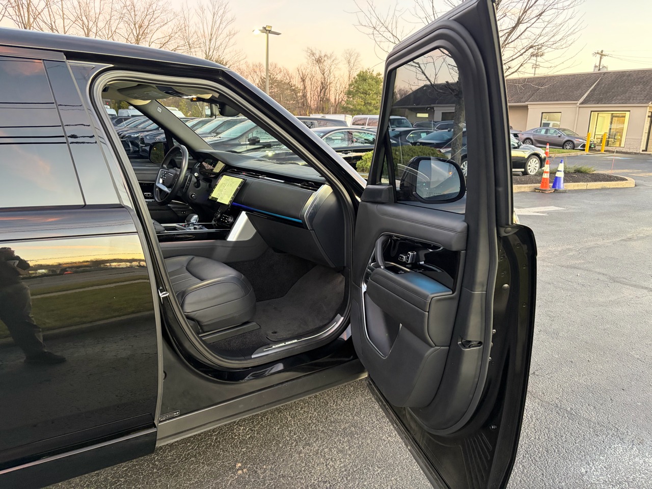 2023 Land Rover Range Rover SE LWB AWD