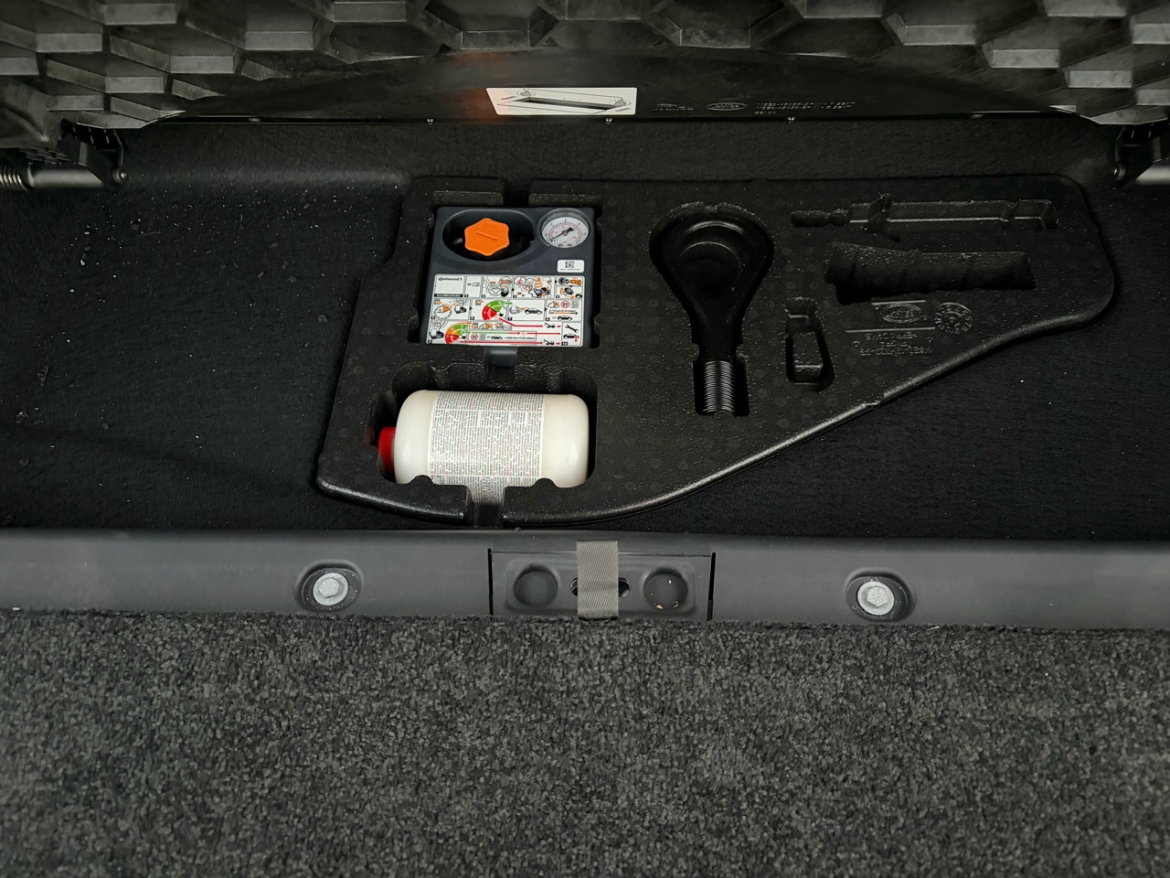 2023 Land Rover Range Rover SE LWB AWD