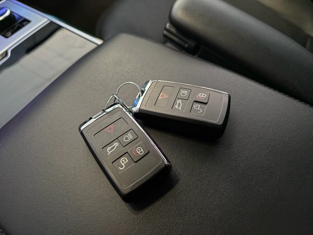 2023 Land Rover Range Rover SE LWB AWD